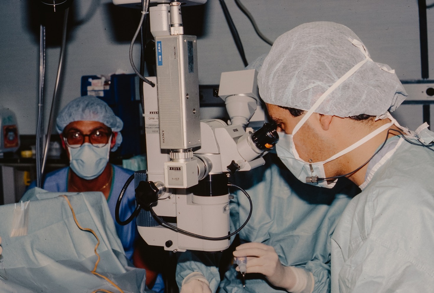 الفرق بين شد الوجه والفلر التجميلي